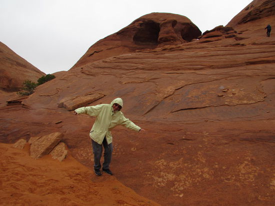 Seiltänzerin unter den Augen des Adlers