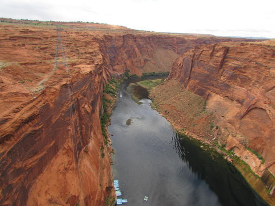 Colorado River unterhalb des Dammes, hier beginnt eigentlich die 300 Meilen Schlucht des Grand Canyons, die bei Las Vegas endet