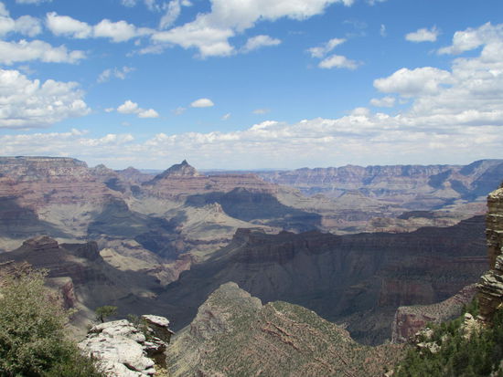 Ein Blick in die Weite des Canyons