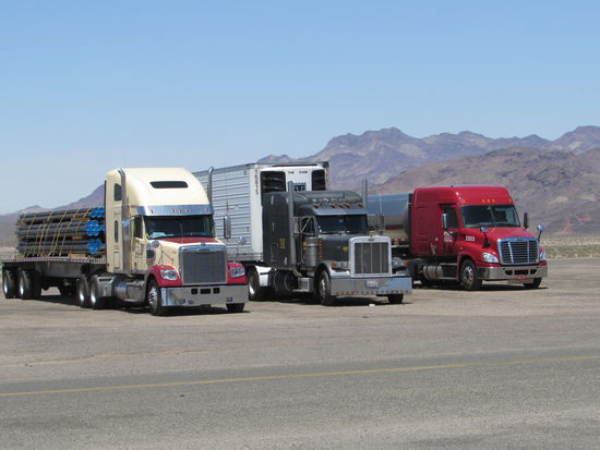 Während des Aufenthaltes in Ludlow parkten ein paar Trucks neben uns.