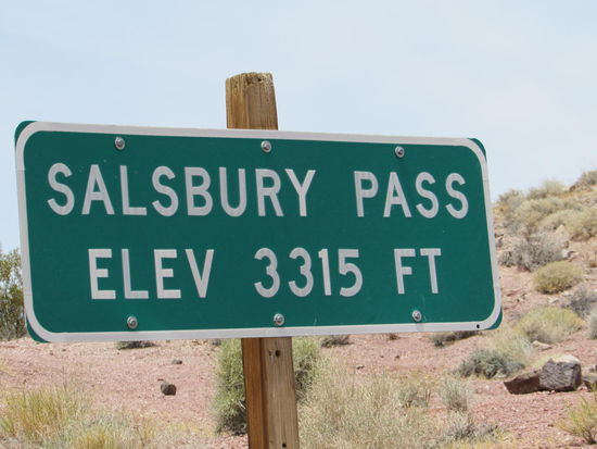 Ein Pass auf gut 1000 Meter, aber umgeben von hohem Gebirge