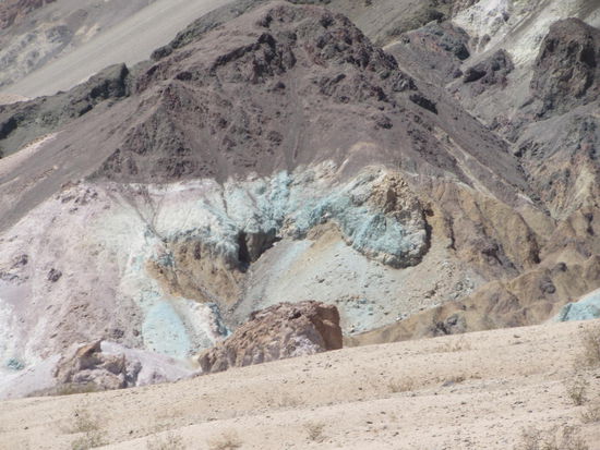 Artists Drive - da hat wohl ein Maler seine Farbreste entsorgt