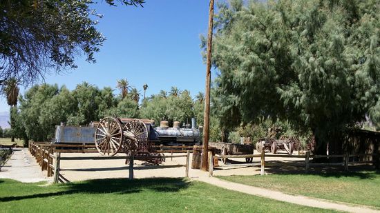 Alte Maschinen und Geräte werden in der Anlage zur Schau gestellt