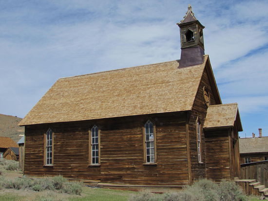 Die Kirche im Dorfzentrum