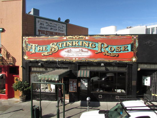 The Stinking Rose - ein Knoblauchrestaurant. Man bekommt beim Vorbeifahren eine Nase voll mit