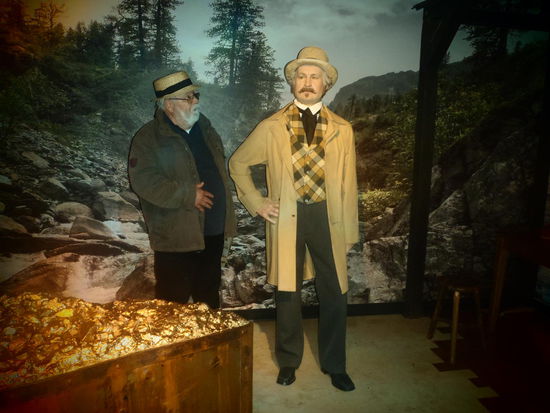 Nach zähen Verhandlungen konnte ich unseren Goldfund verkaufen.