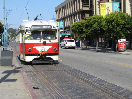 Straßenbahnlinie F - alte Triebwagen aus aller Welt - dieser ist aus Dallas