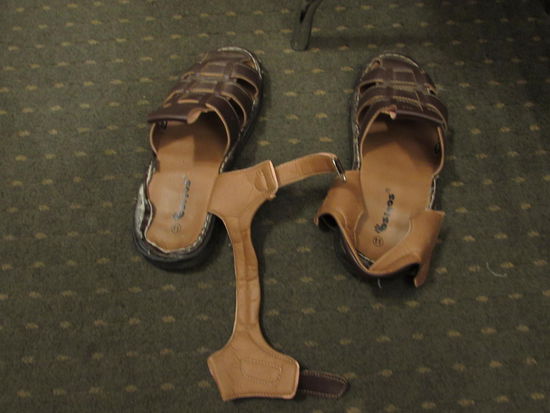 In Gedenken an meine guten Freunde, die mich gestern für immer verlassen haben. Gute amerikanische Schuhe made in China.