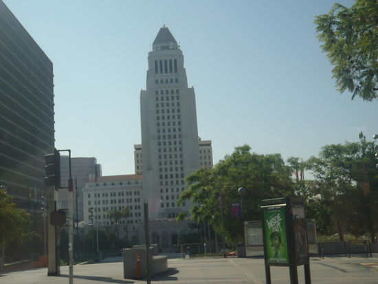 Das Rathaus aus den 20iger Jahren des vorigen Jahrhunderts. Wegen der Höhe von 138 Meter mußten damals sogar Gesetze geändert werden.