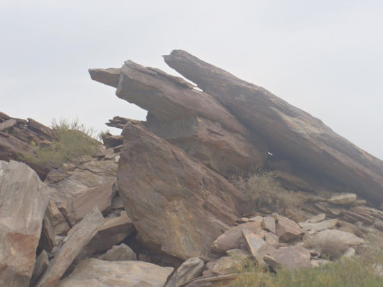 Bizarre Felsformationen rings um uns