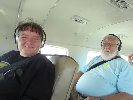 Noch sind wir gut aufgelegt, das Flugzeug hat noch nicht zum Zittern angefangen.