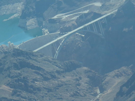 Hoover Damm und Highway nach Needles in Arizona
