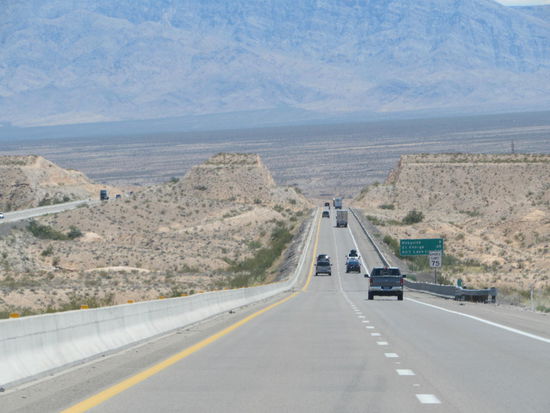 Auf der I 15 auf endlosen Geraden nach St. George
