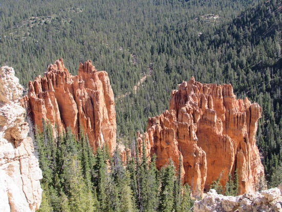 Hoodoos - laut Indianersage versteinerte bösartige Kreaturen, welche die Menschen peinigten und von Manitu zu Stein verwandelt wurden