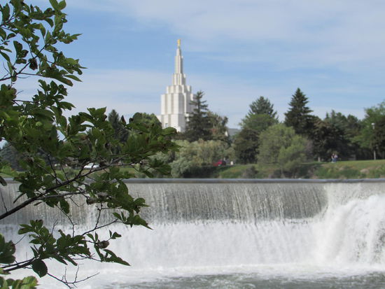 Wasser Fall in Idaho Falls und Tempel