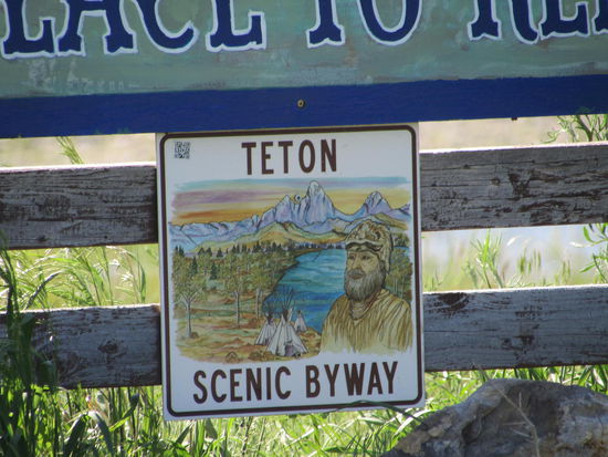 Auf dem Scenic Bayway über den Pass nach Jackson