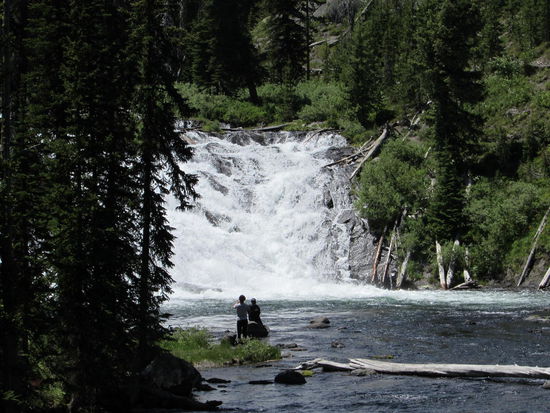 Die Lewis Falls beim Südeingang zum Yellowstone