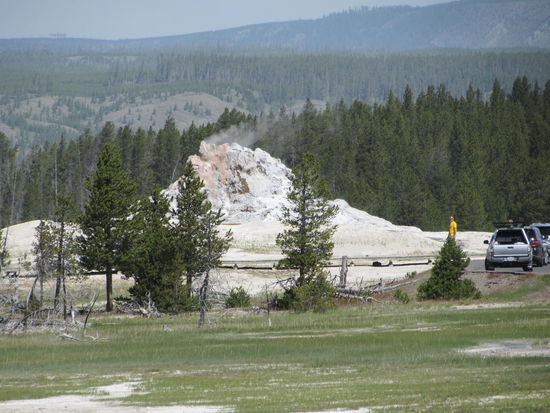 Der White Dome Geyser - aufgebaut durch Silikatablagerungen