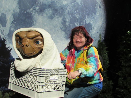 Eva auf der Flucht mit ET