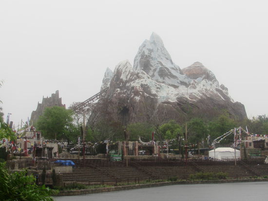 Blick zum Himalaya, da oben war es so kalt, dass Schnee am Gipfel liegt