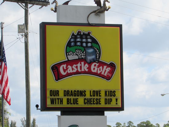 Warnschilder an allen Ecken