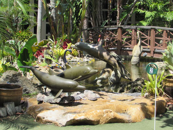 Hotelgarten mit Minigolfplatz