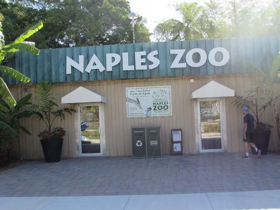 Ein unschinbarer Eingang, aber dahinter .......