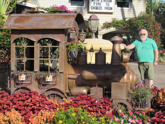 ..... der Opa mit der Eisenbahn spielt