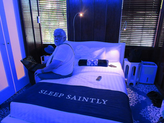 Reporter zu sein heißt auch auf den kleinsten Flecken ein Büro zu haben