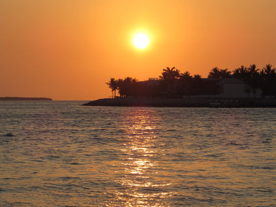 Sonnenuntergang hinter den vorgelagerten Inseln