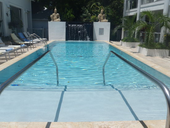 Der Pool rief einfach zum Eintauchen