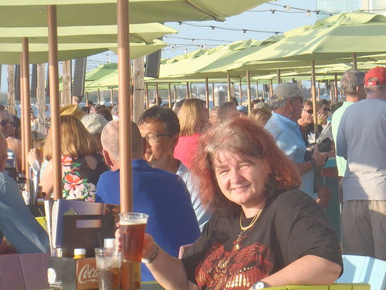 Bei einem guten Bier kann man den Sonnenuntergang besser erwarten