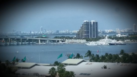 Blick vom Zimmer auf den Hafen