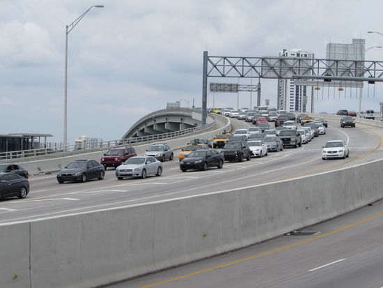 Über die Brücke zurück auf das Festland