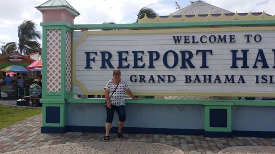 Eva hat die Bahamas entdeckt