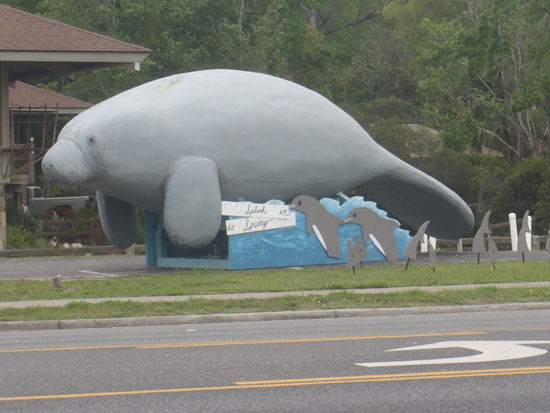Freundlicher Empfang am Parkeingang