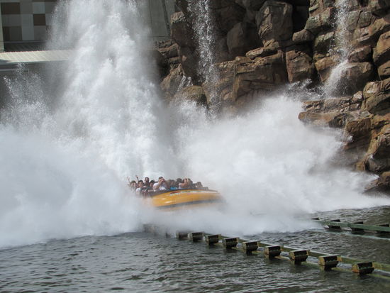 River Adventure mit Saurier