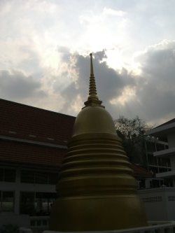 ein gold monument