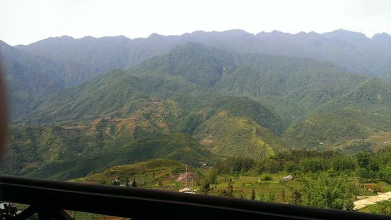 Alleine schon der Ausblick von meinem Hotelzimmer aus ist wunderschön. Die höchsten Berge im Hintergrund sind um die 3000m!
