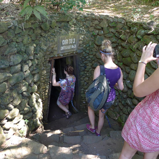 Einer der 13 Eingaenge ins Vietcong Tunnelsystem... Hier das von Vinh Moc, das als einer der wenigen noch voll erhalten ist.