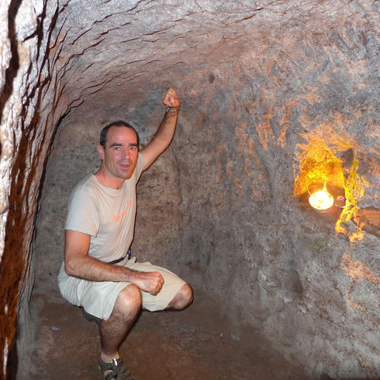 Die Schlafkammer fuer 4 Leute! Na ja, es sind ja auch nicht alle so gut genaehrt wie dieser Ausfluegler hier. Ansonsten gab es noch 1 WC und 1 Bad fuer angeblich ca. 300 Leute.