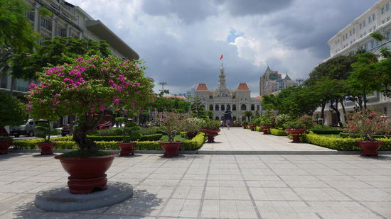 Im Edelviertel um das Opernhaus ist alles viel schoener und es gibt sogar original Versace und Gucci-Läden.