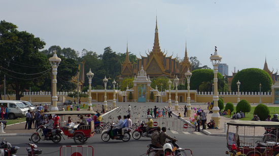 Zweimal den Einlass verpasst: der Koenigspalast ist nur zu ganz bestimmten Zeiten geoeffnet. Egal, laut Reisefuehrer soll die Besichtigung sowieso nicht irrsinnig lohnenswert sein.