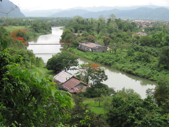 Noch ein bisschen weiter den Fluss runter kann man die Tham Chang Hoehle anschauen. Mit einem gemieteten Fahrrad ist man schnell dort.