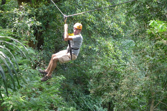 Waehrend einige noch etwas verkrampft beim selbsterwaehlten Adventurespass daher kommen...
