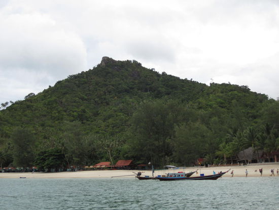 Die oestlichen Straende sind fast nur per Boot erreichbar und relativ einsam...