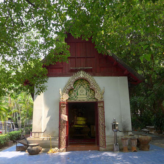 'Liegender Buddha Haus' im Wat Phrasingha Kloster. Eine der schoensten Anlagen in Chiang Mai.