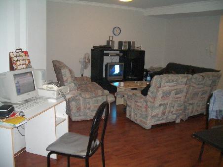 das Wohnzimmer und ganz wichtig, die Internetecke...