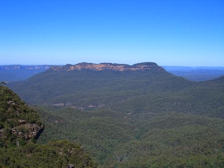 der wahnsinnige Blick ueber einen Teil der Blue Mountains...