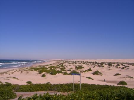 Diese Sandduenen sind die groessten Sandduenen der suedlichen Hemisphaere am Stockton Beach in der Naehe von Newcastle.